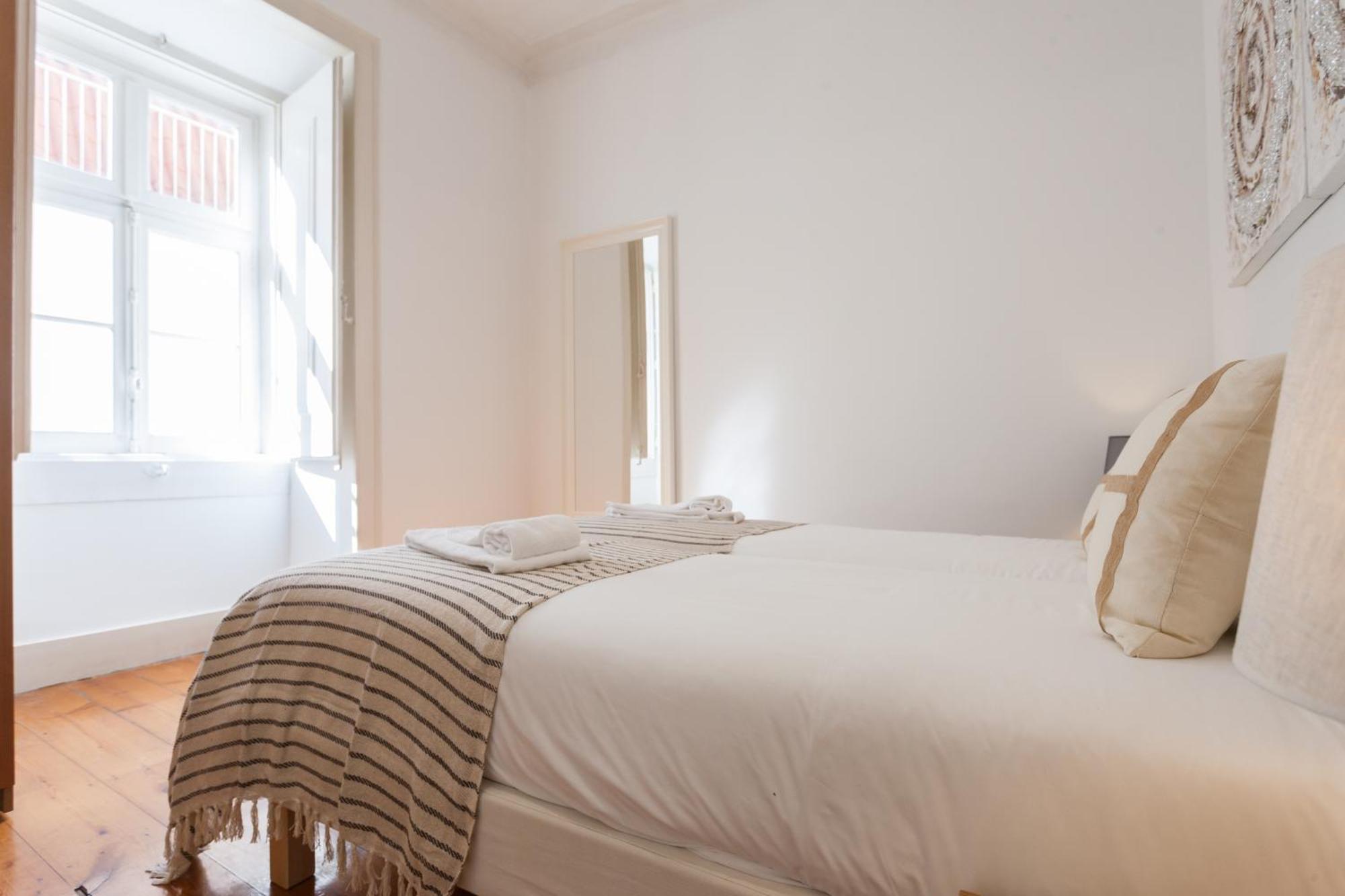 Tejo Vintage Three-Bedroom Apartment - By Lu Holidays Lisboa Extérieur photo